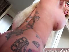 Bodybuildingluder mit muskulösem Arsch lässt sich von Nachbarn ficken